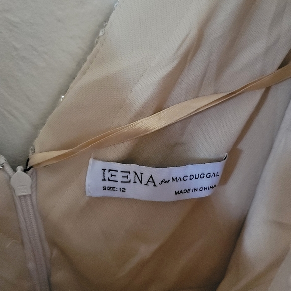 IEENA By Mac Duggal, Front Twist Plunging Sequin‎ Mini Dress, Silver, Size 12 - Picture 9 of 11